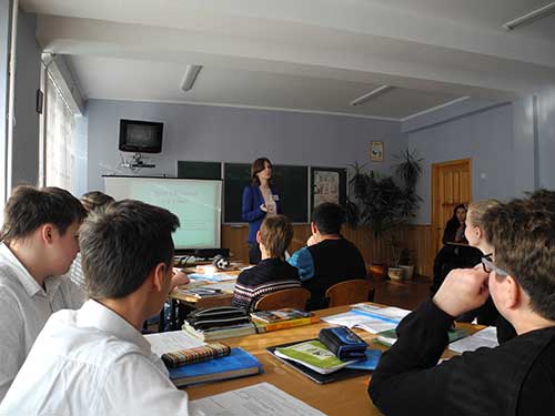 Мельникова Є.Ю. під час проведення уроку